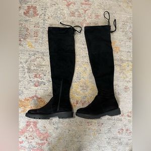 Black size 8 women’s suede boots.